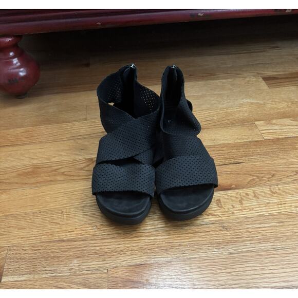 Eileen Fisher Women’s 8.5 Black Suede Cross Strap With Back Zipper Sandals - Picture 1 of 4